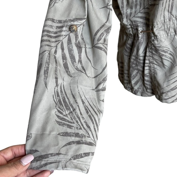 White House Black Matket Women’s Palm Print UtilityJacket Size 6 Roll Tab Sleeve - Picture 5 of 10